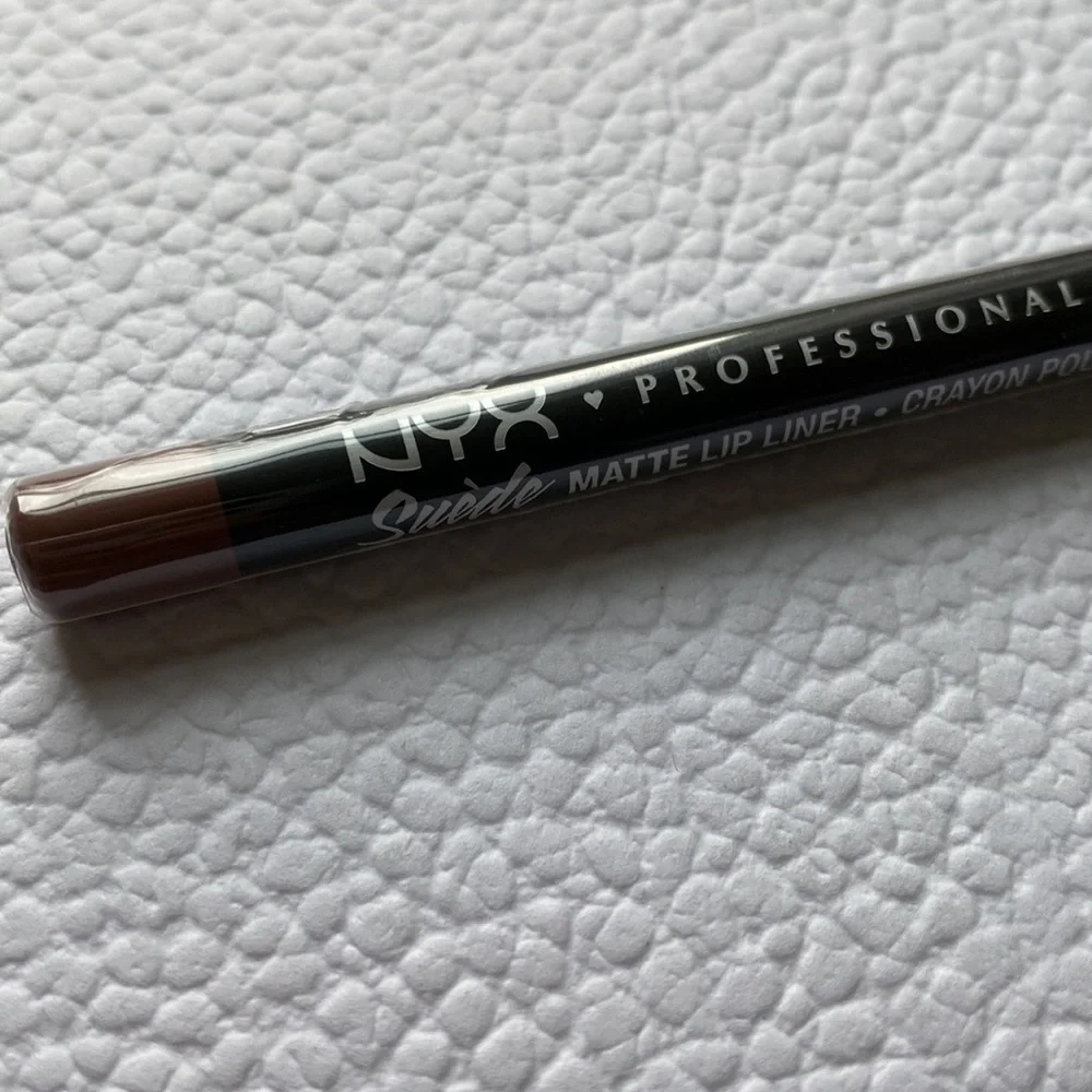 ❗️6/$25❗️NYX Sandstorm Suede Matte Lip Liner